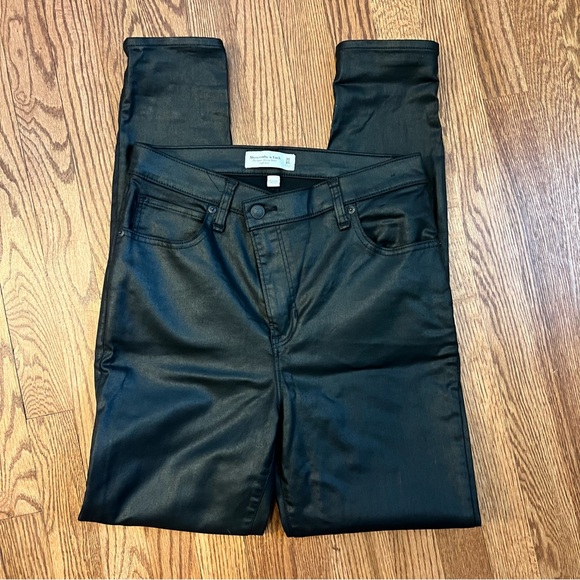 NWOT Abercrombie Curve Love High Rise Super Skinny Jean - Size 30 - Picture 1 of 6